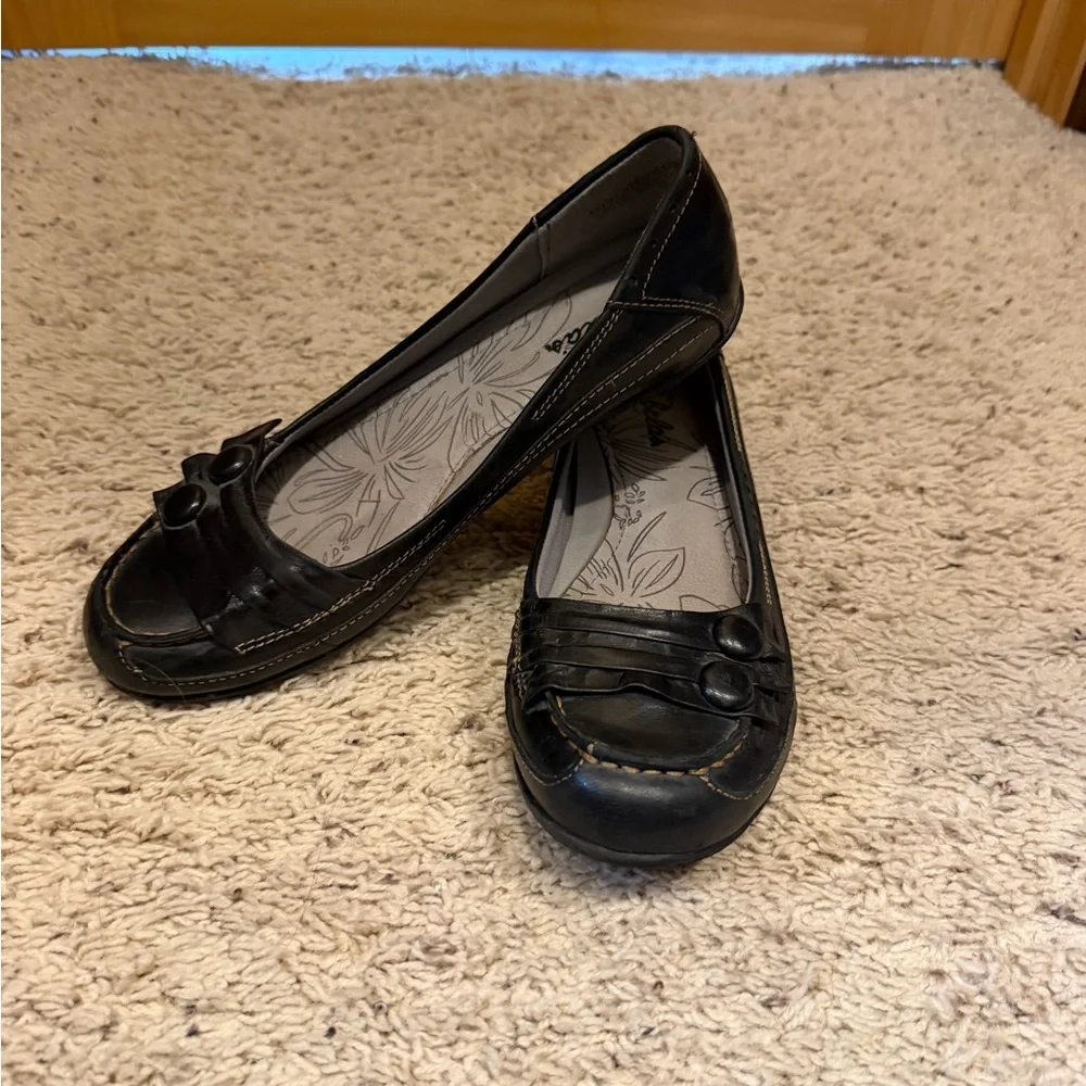 Cabela's Black Women's Slip-On Loafer Flats with Button Accent - Picture 4 of 4